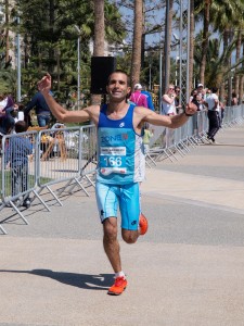 כמאתיים מטר לסיום מרתון לימסול 2013
