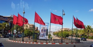 רואים את כרזת המרתון המסתתרת בין כל דגלי מרוקו? כך קידמה את פנינו מרקש ביום הנחיתה