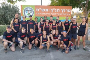 תל אביב 100. בתמונה זו החלטתי שלא להפריע לאחידות ולאחדות הלבוש ונמנעתי מלהצטלם. 